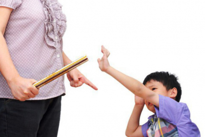 Nhiều cha mẹ chia sẻ từng cảm thấy “bất lực” khi con chống đối bằng thái độ, thậm chí là hành vi.